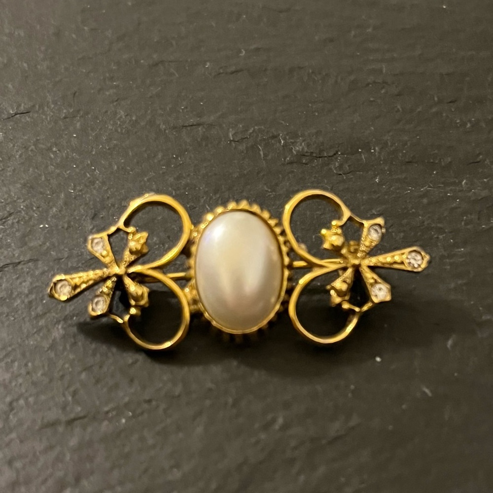 Victorian Revival Cabochon Faux Pearl Gold Tone Brooch